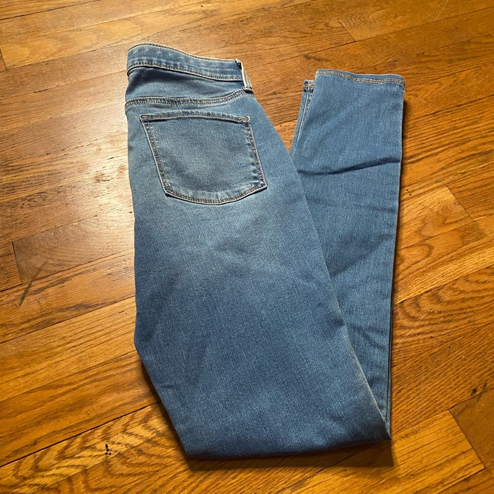 Old Navy Rockstar Super Skinny Jeggings Medium Wash Size 16- NWT - Picture 8 of 8